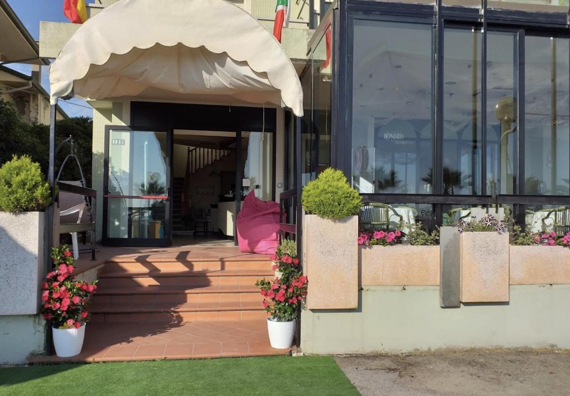 Hotel Bonaria Rímini Exterior foto