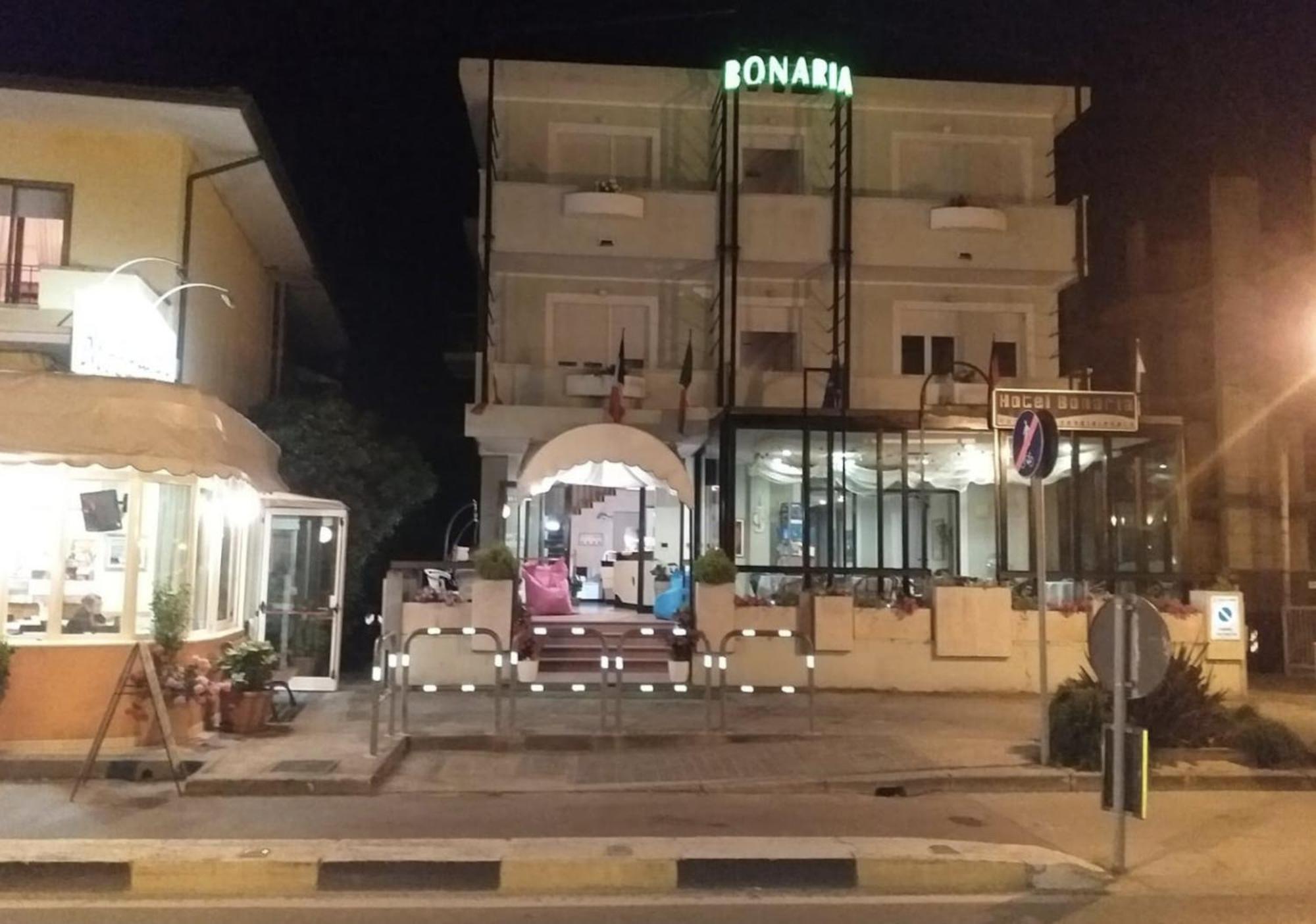 Hotel Bonaria Rímini Exterior foto